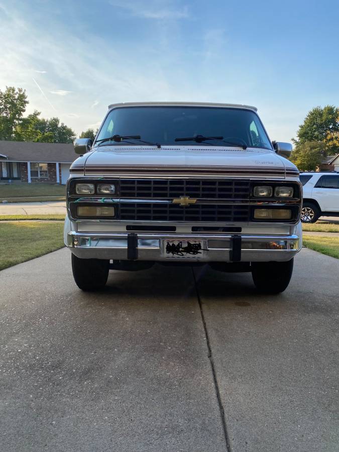 Chevy-2500-1995-white-4