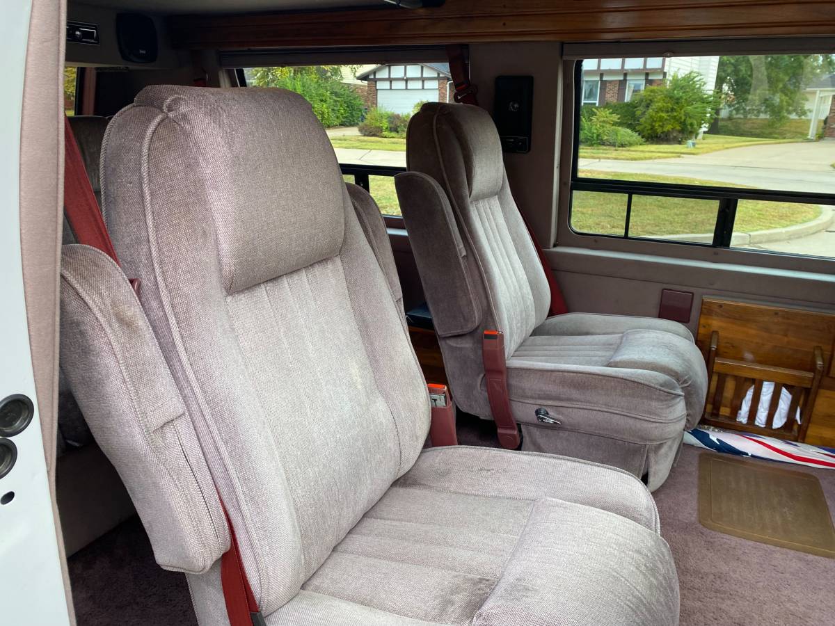 Chevy-2500-1995-white-5