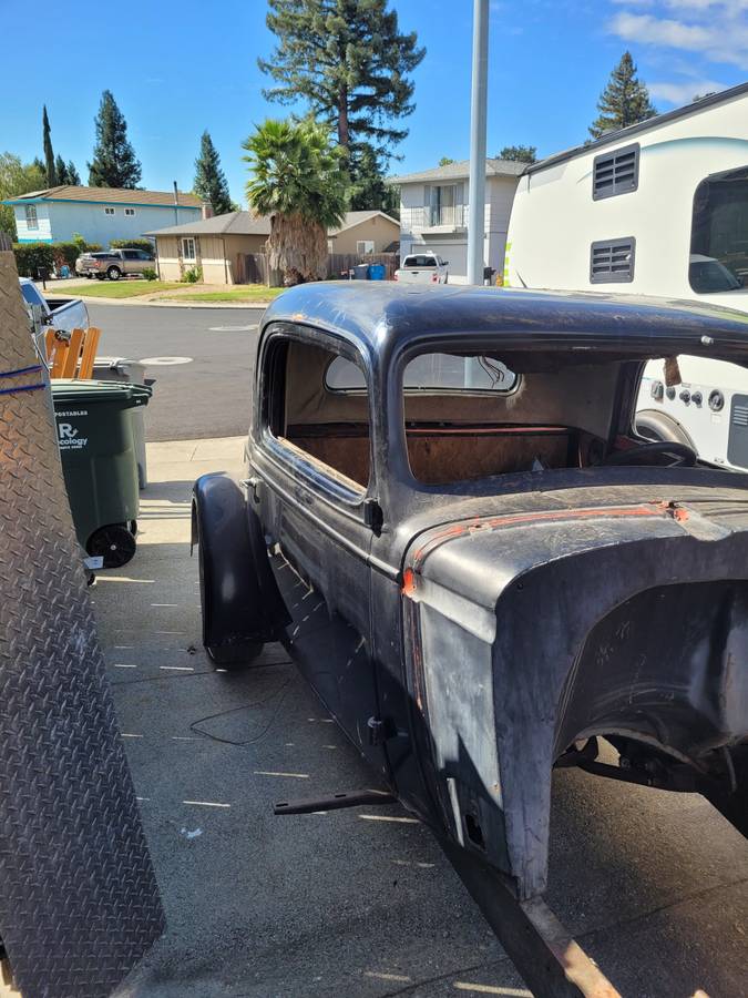 Chevy-3-window-coupe-1934-black-10