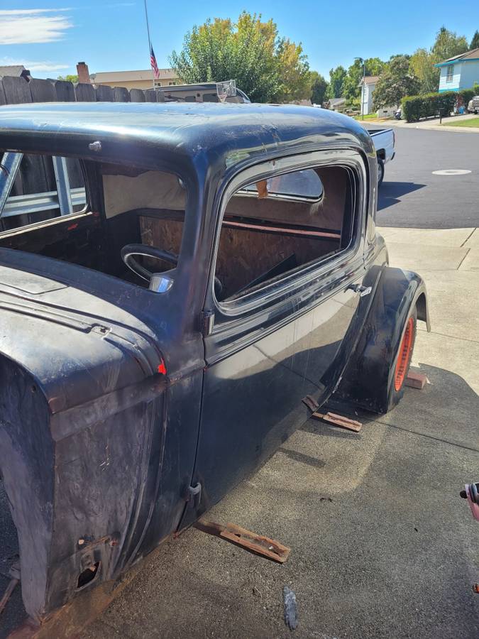 Chevy-3-window-coupe-1934-black-9