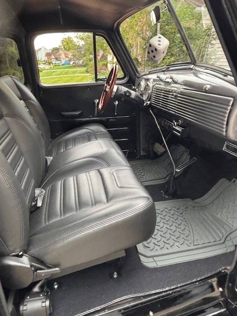 Chevy-3100-pickup-1952-black-18