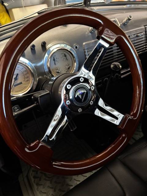 Chevy-3100-pickup-1952-black-32