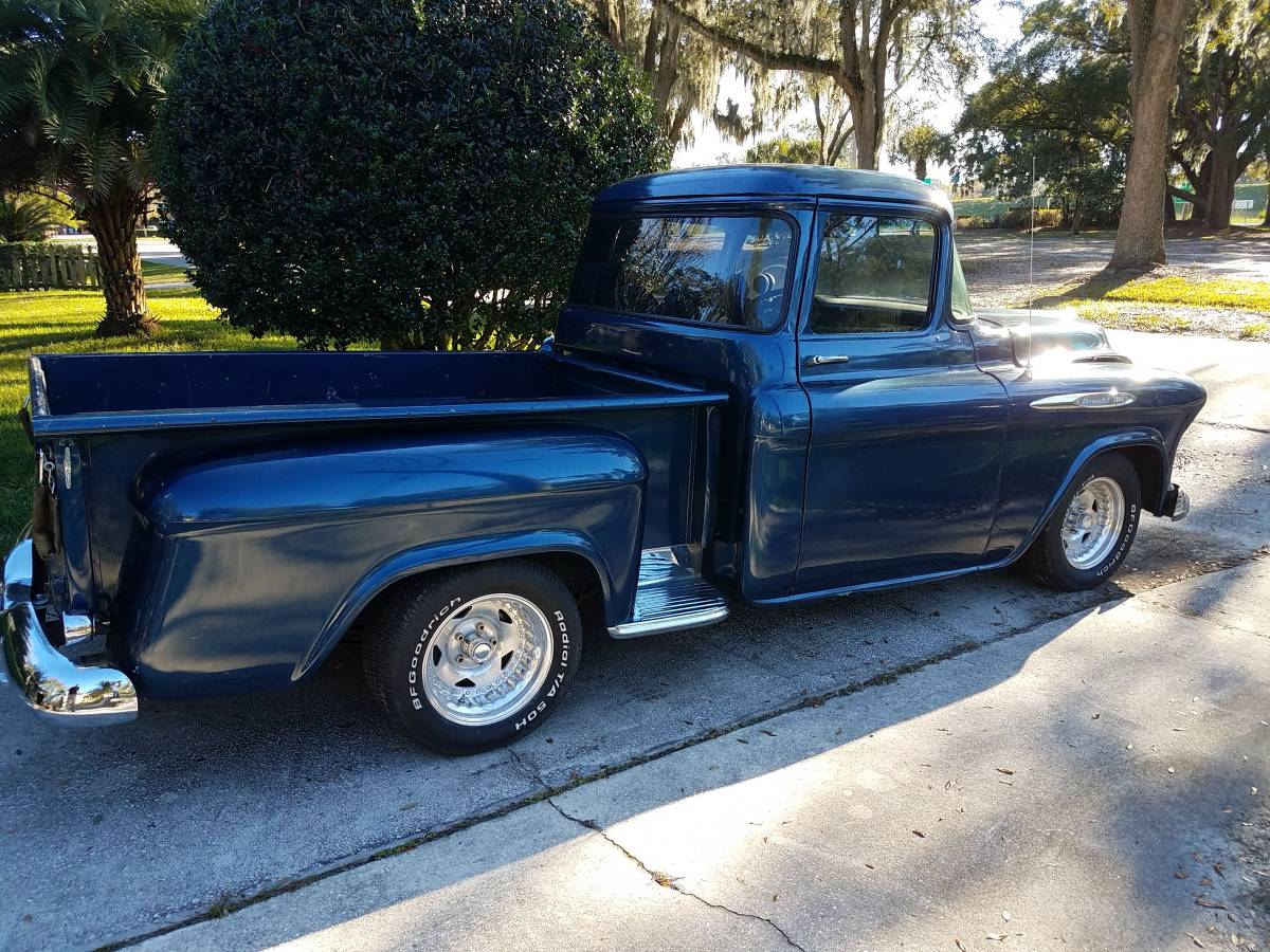 Chevy-3100-pickup-1957-blue-2