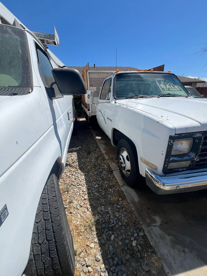 Chevy-3500-1989-white-2