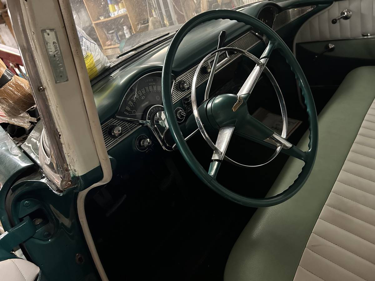 Chevy-4-door-1956-green-2