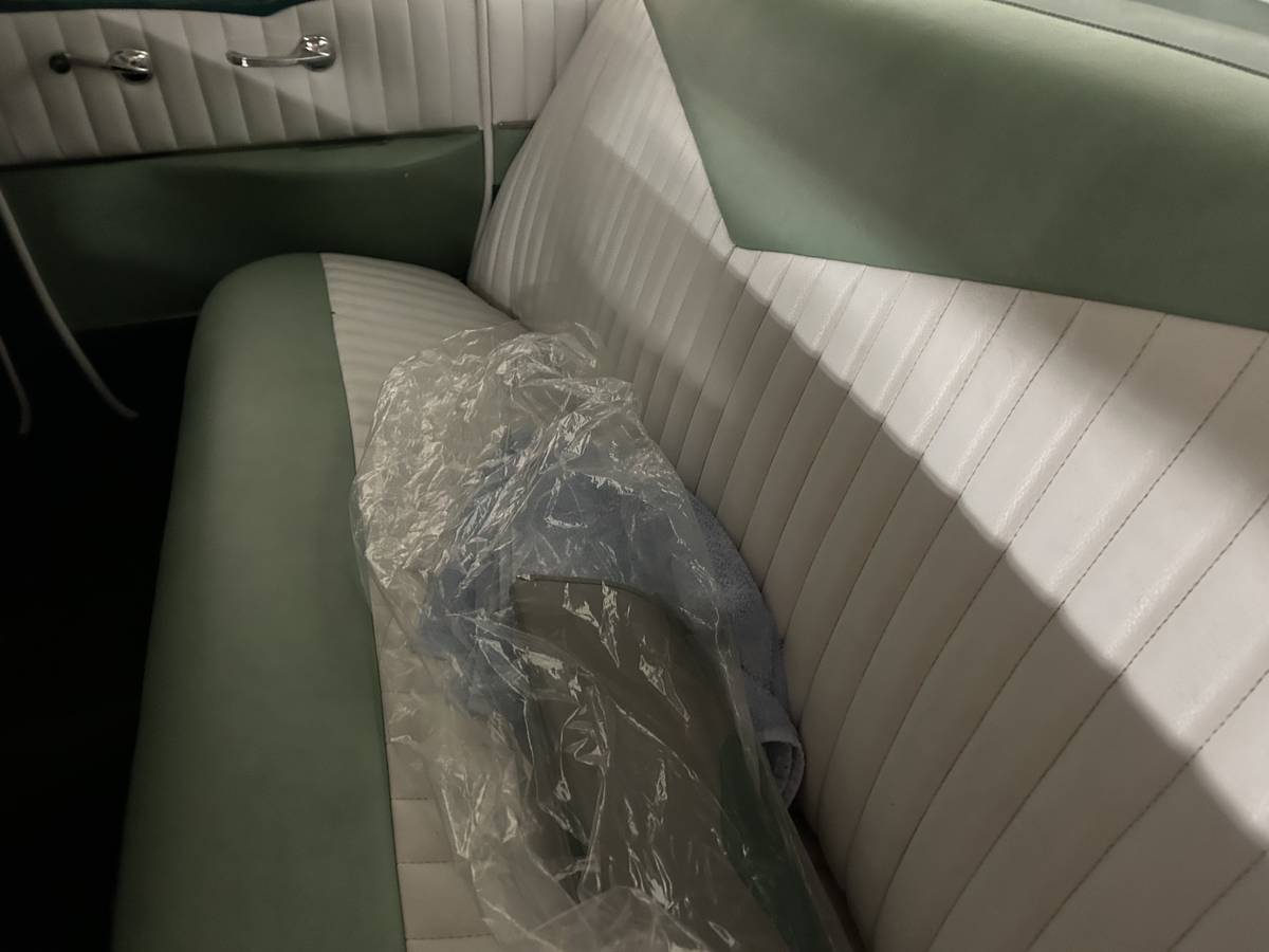 Chevy-4-door-1956-green-3
