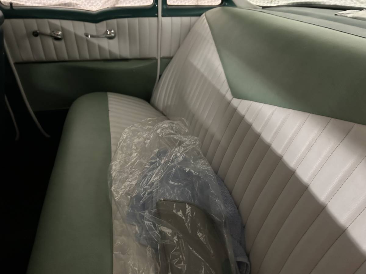 Chevy-4-door-1956-green-4