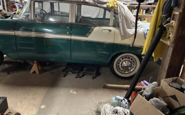 Chevy-4-door-1956-green-5