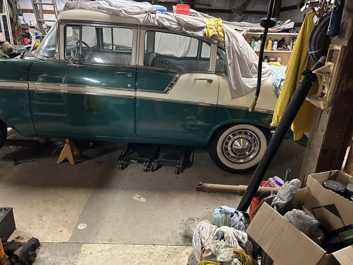 Chevy-4-door-1956-green-5