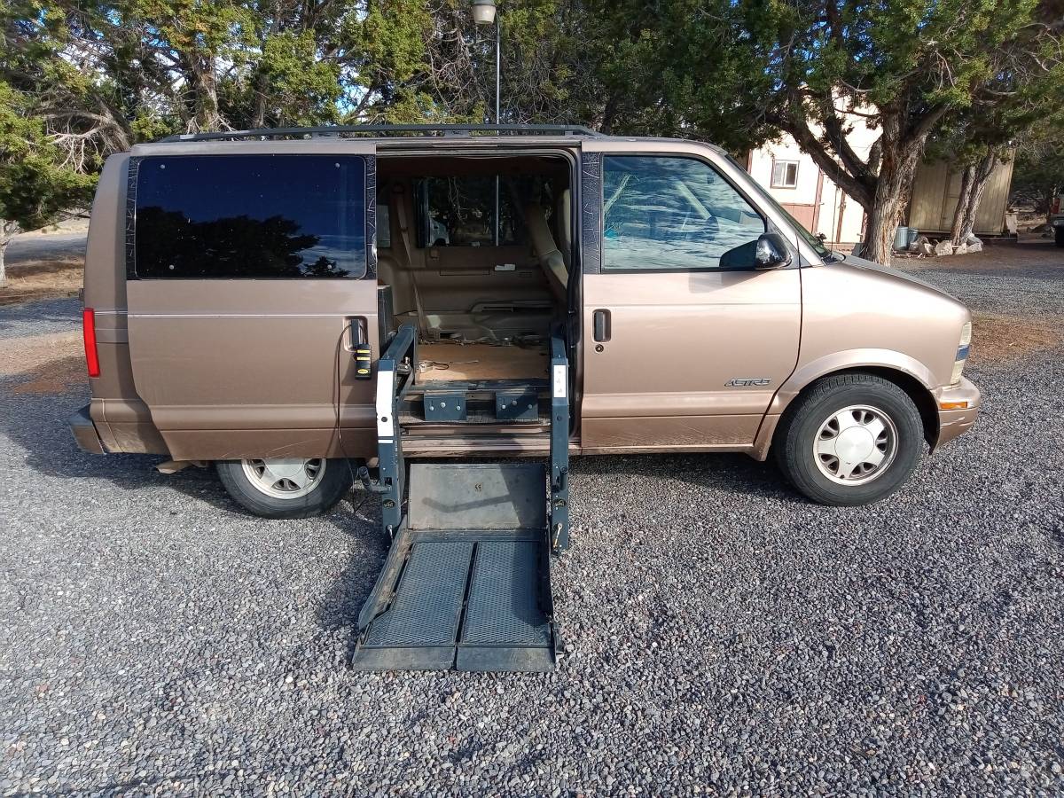 Chevy-astro-cargo-van-2000-1