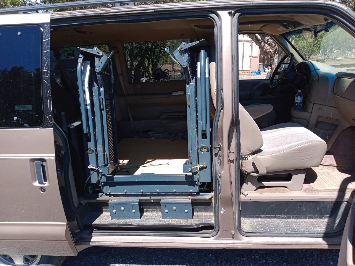 Chevy-astro-cargo-van-2000-10