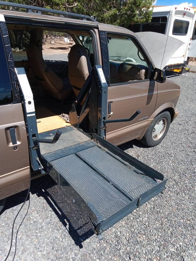 Chevy-astro-cargo-van-2000-11