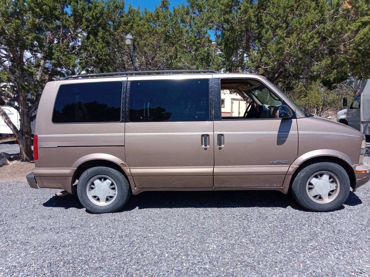 Chevy-astro-cargo-van-2000-3