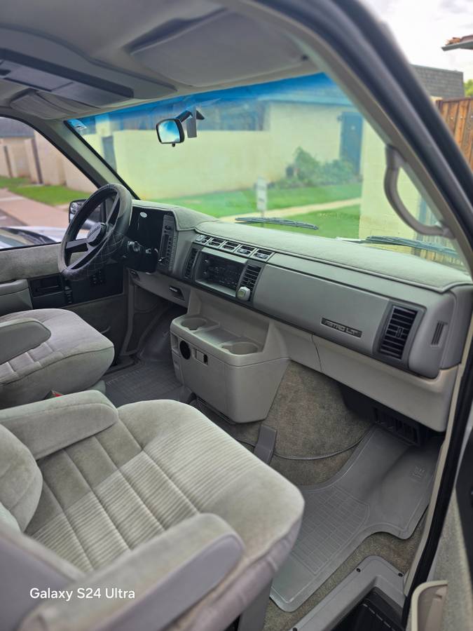Chevy-astro-van-1993-grey-1