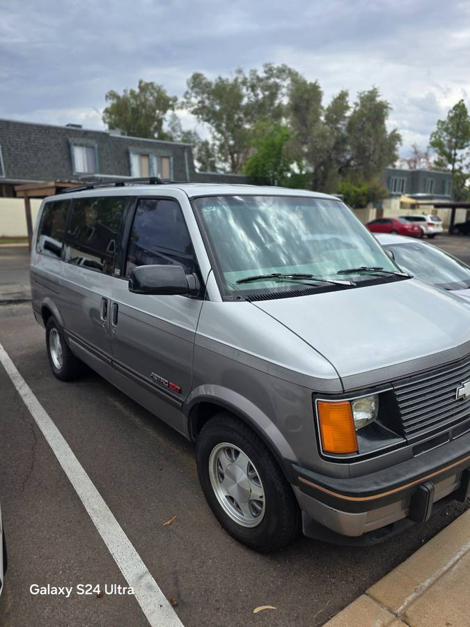 Chevy-astro-van-1993-grey