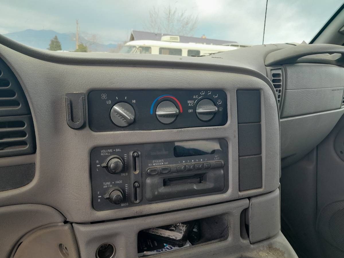 Chevy-astro-van-awd-1996-silver-1