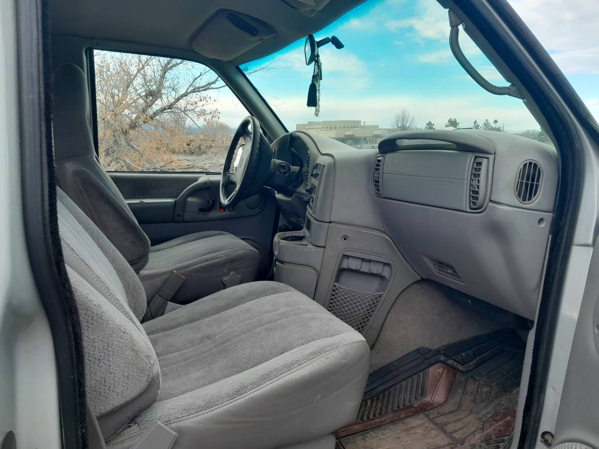Chevy-astro-van-awd-1996-silver-2