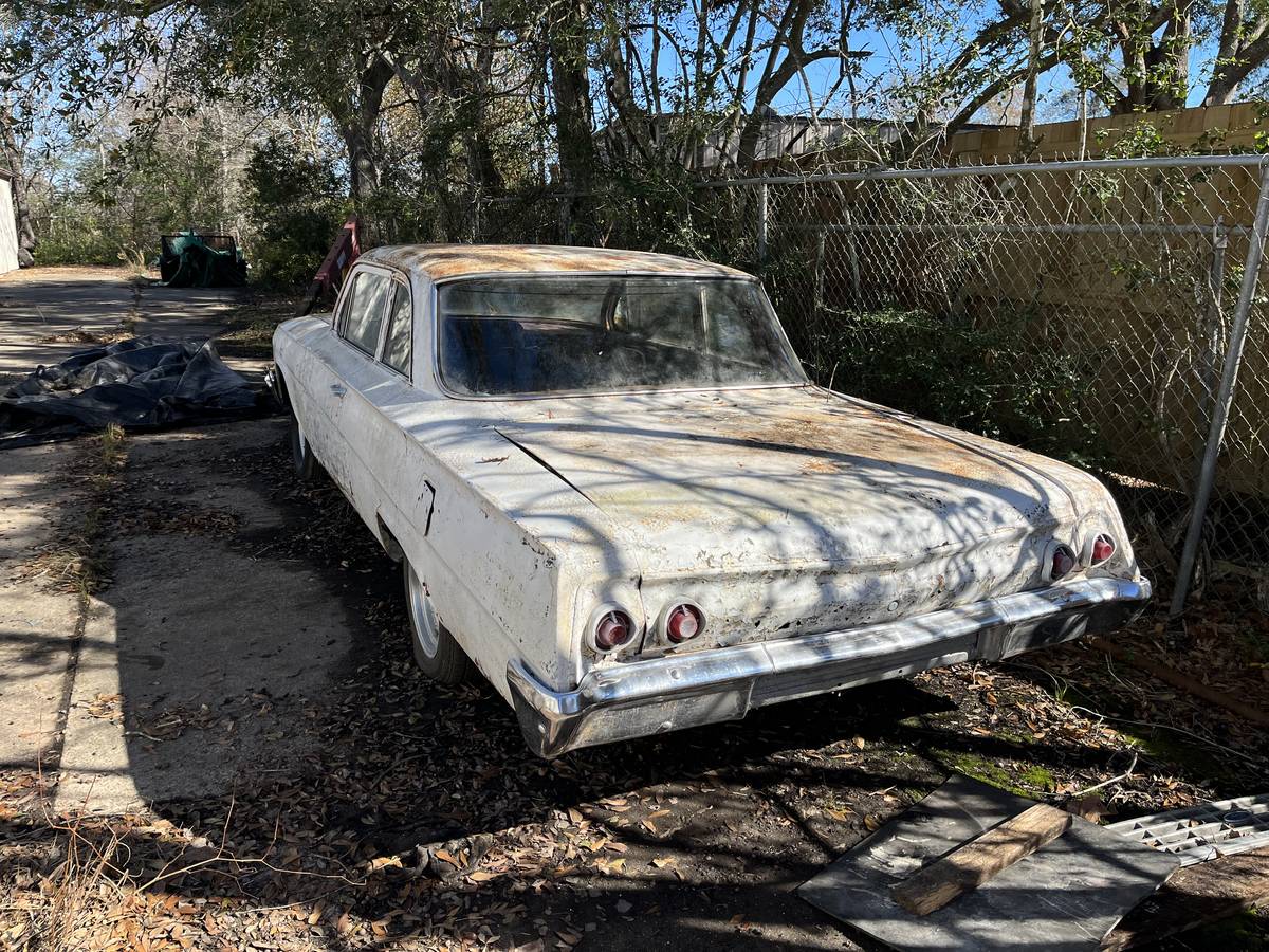 Chevy-biscayne-1962-white-2