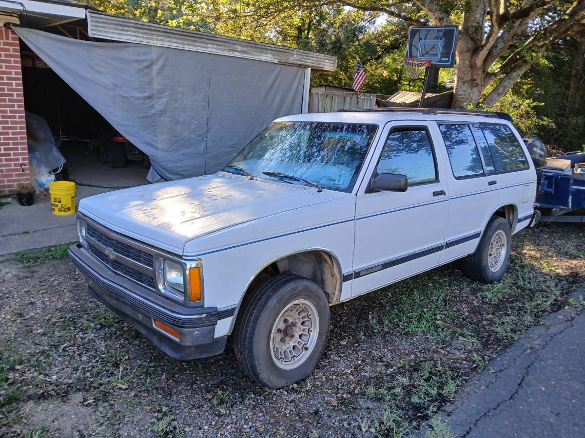 Chevy-blazer-1991-white-1