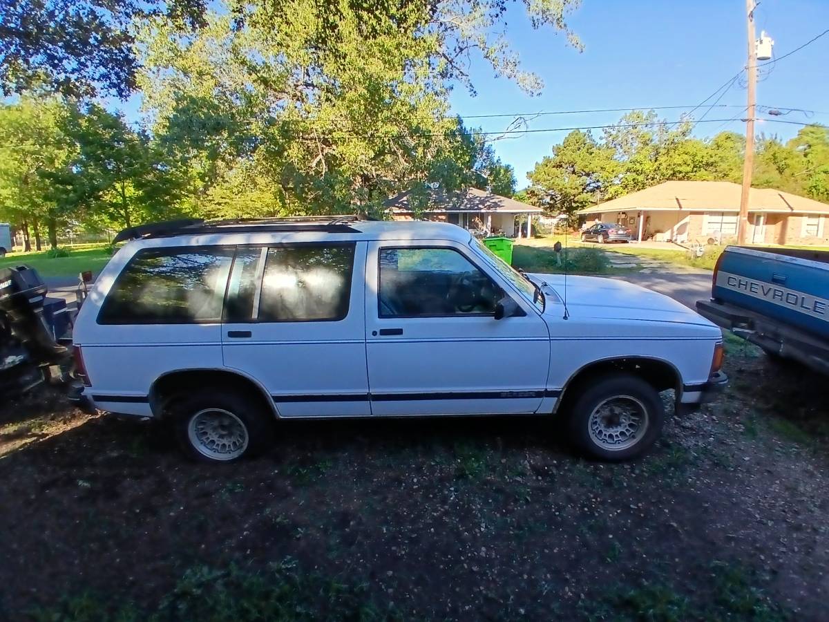 Chevy-blazer-1991-white