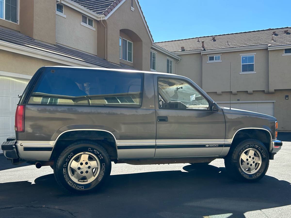 Chevy-blazer-1992-brown-2
