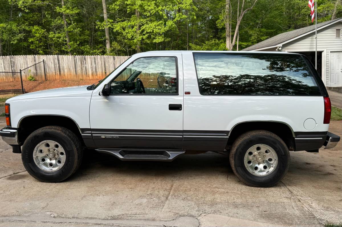 Chevy-blazer-1993-white-1