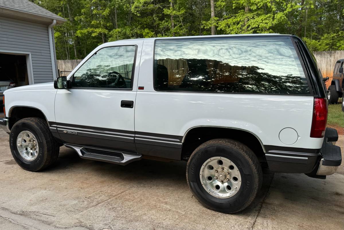 Chevy-blazer-1993-white-2