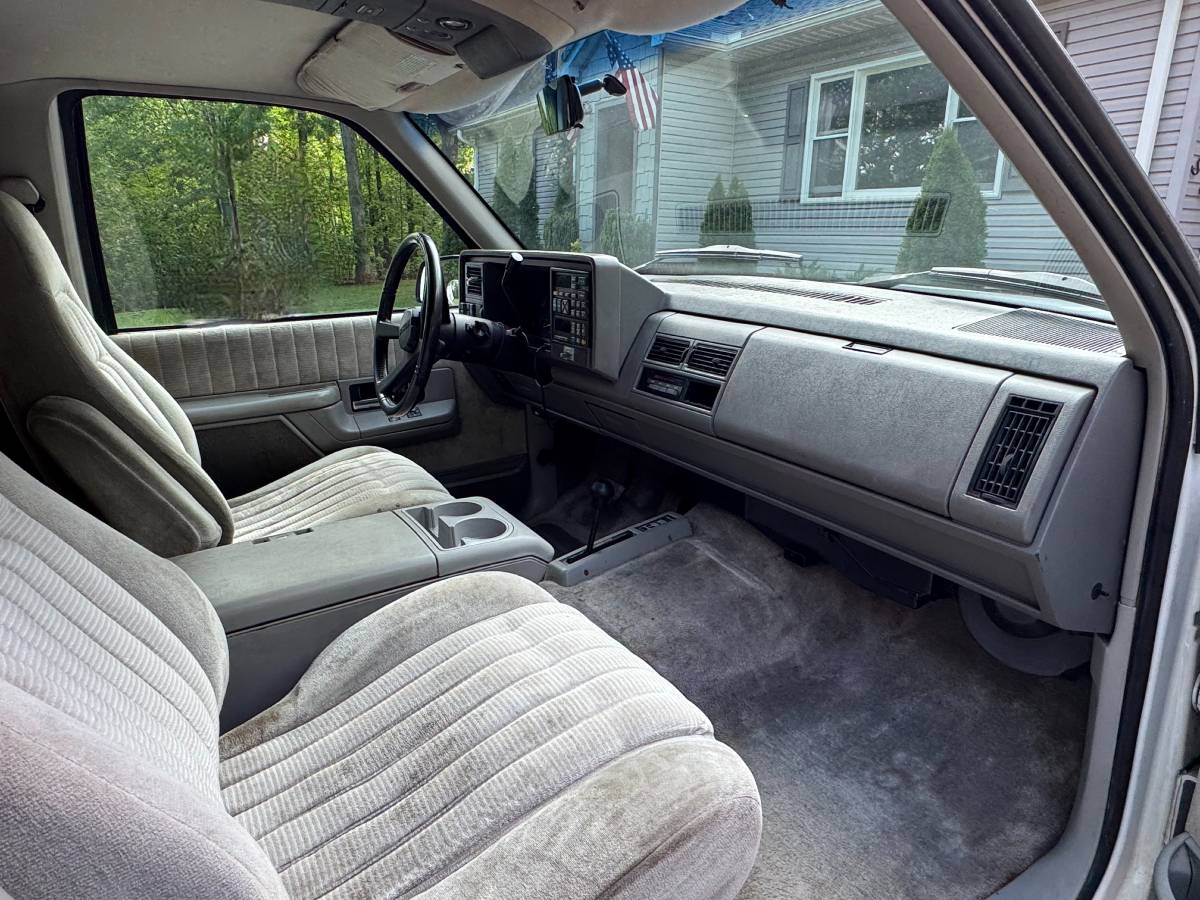 Chevy-blazer-1993-white-4