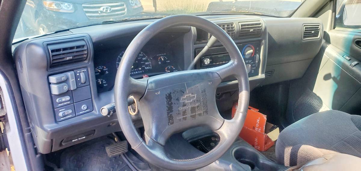 Chevy-blazer-1995-white-4