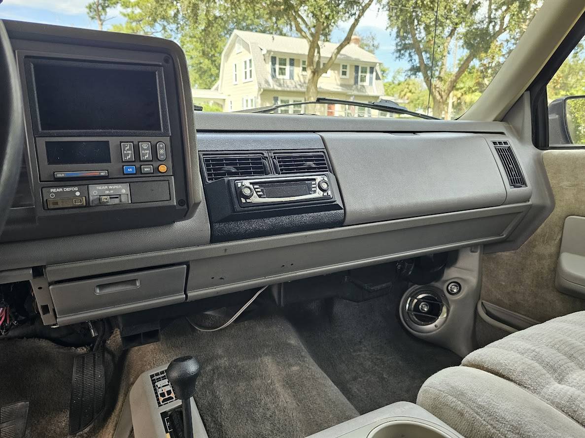 Chevy-blazer-2-door-4x4-1994-red-21