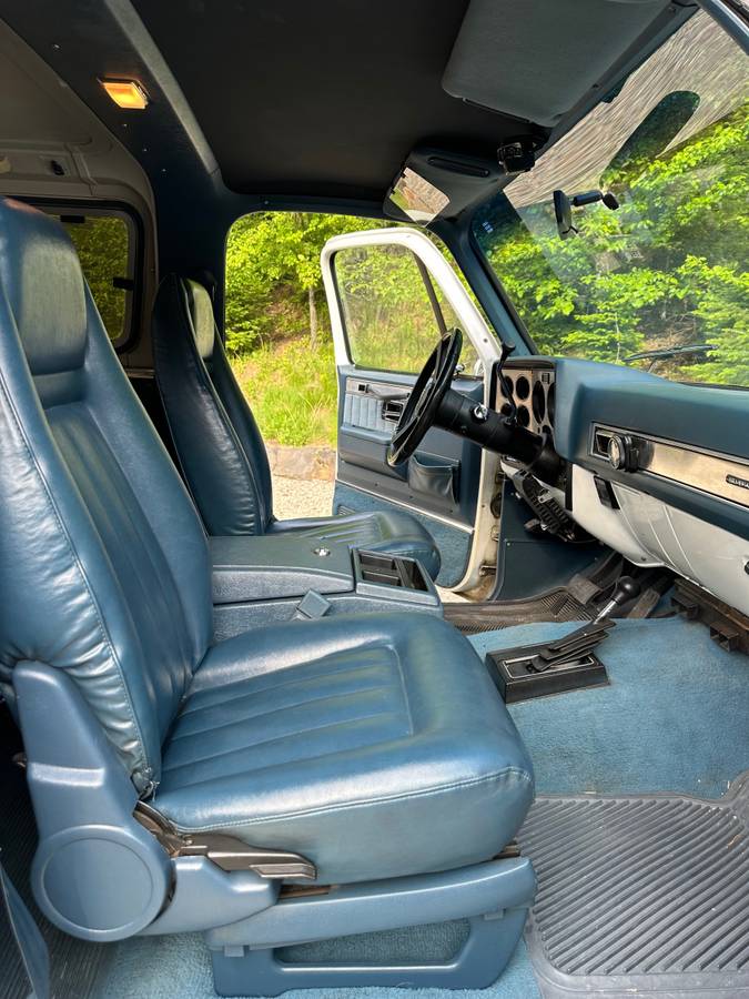 Chevy-blazer-diesel-1989-white-3