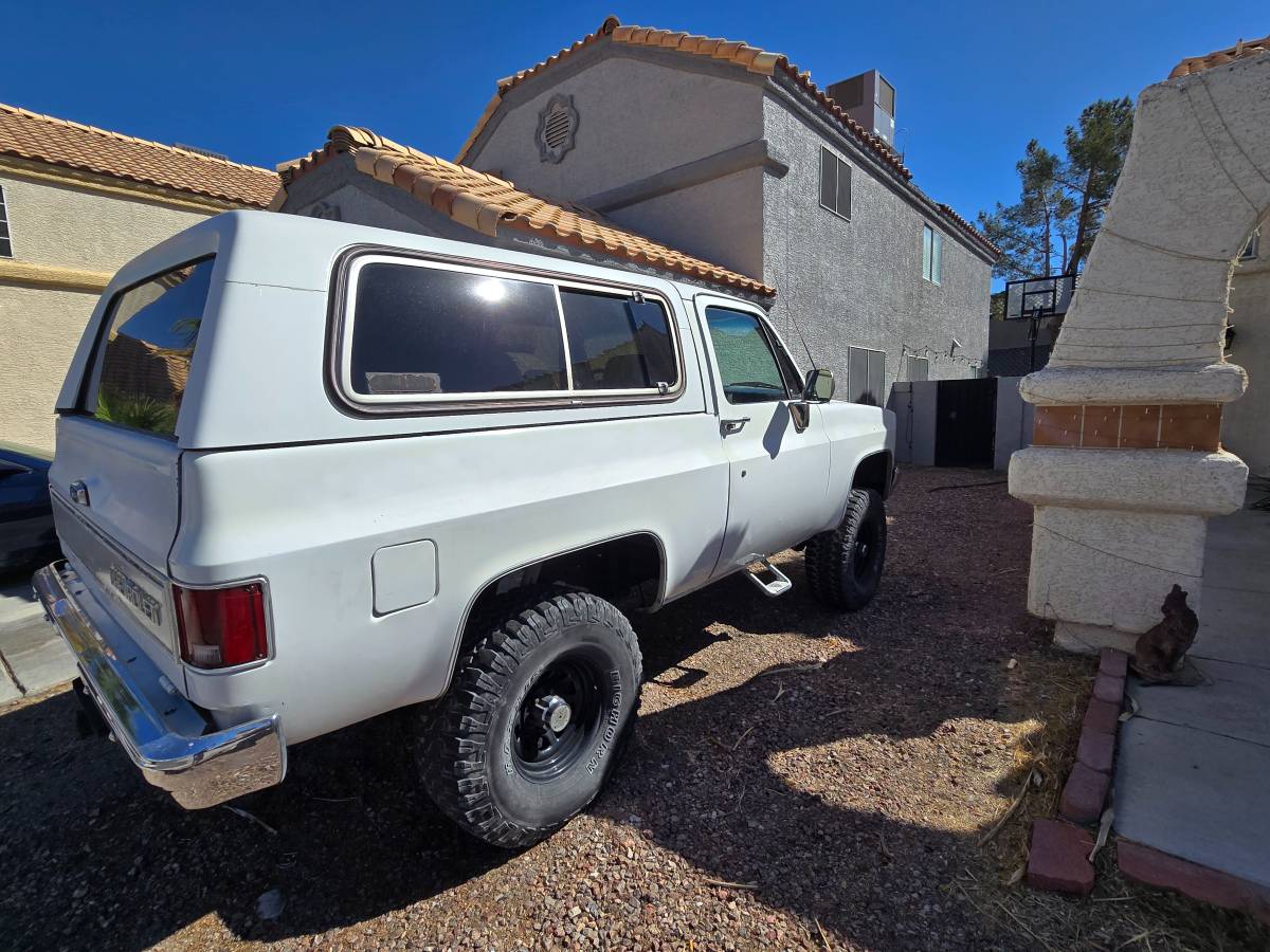 Chevy-blazer-k5-4x4-1986-white-2