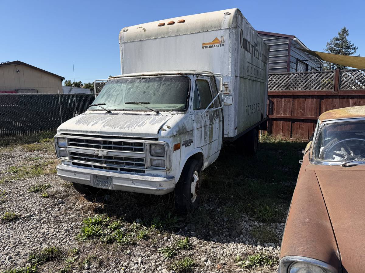 Chevy-box-truck-1991-1