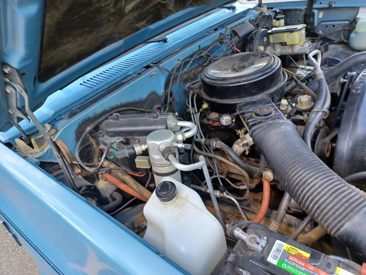 Chevy-c-10-silverado-square-body-1986-blue-1