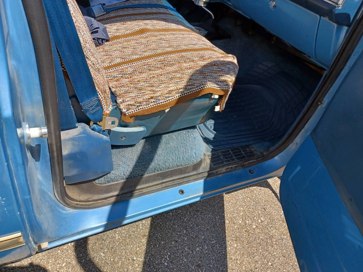 Chevy-c-10-silverado-square-body-1986-blue-11