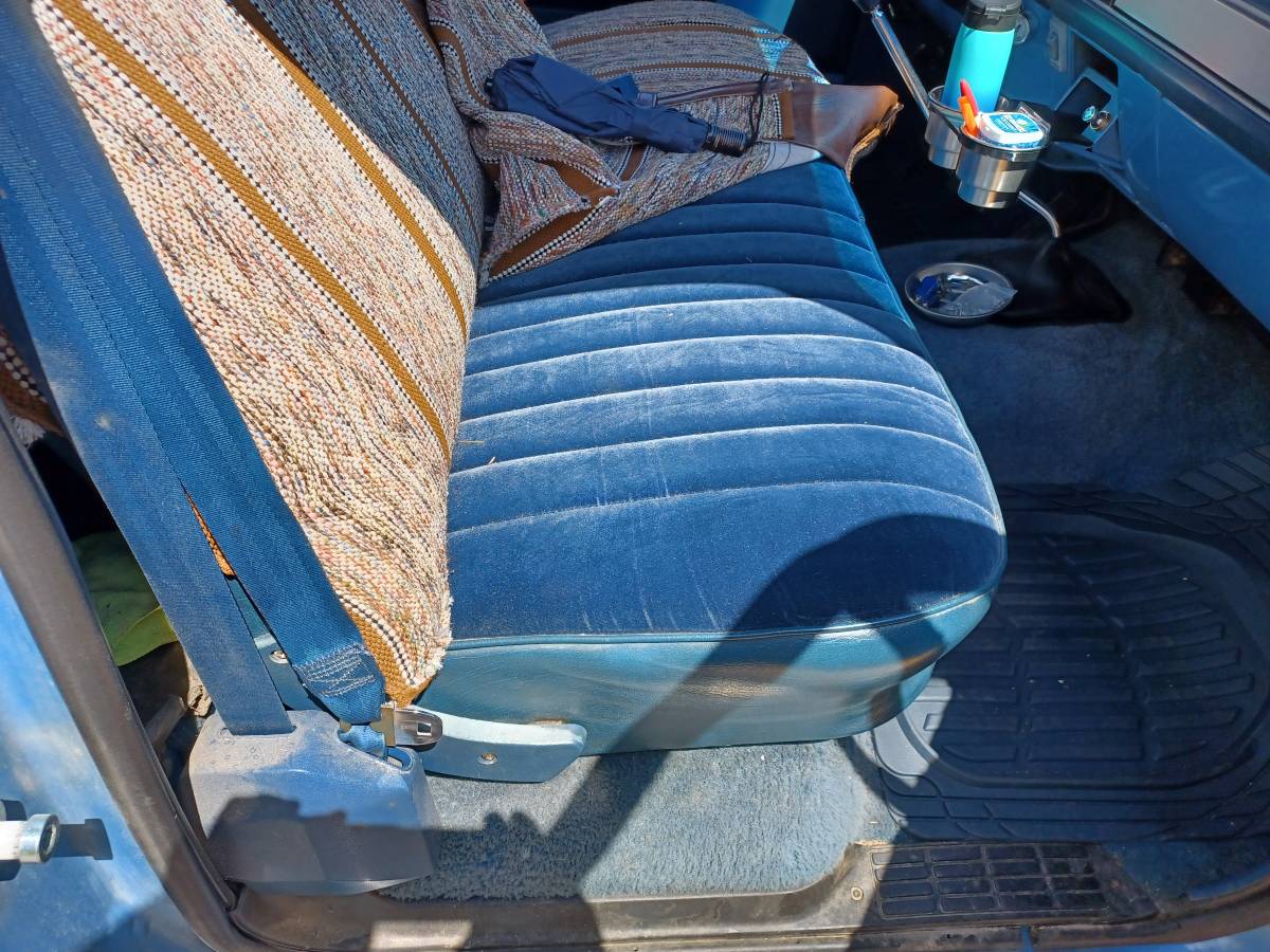 Chevy-c-10-silverado-square-body-1986-blue-12