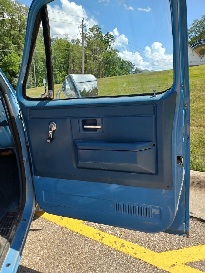 Chevy-c-10-silverado-square-body-1986-blue-13