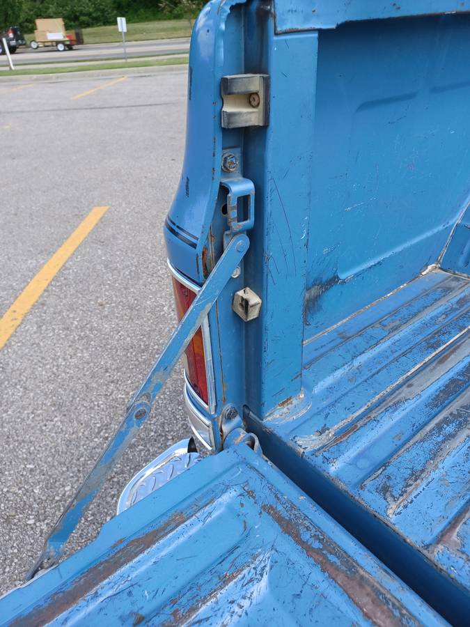 Chevy-c-10-silverado-square-body-1986-blue-3