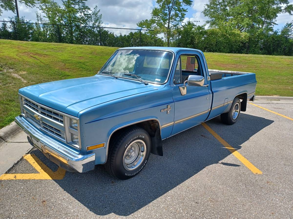 Chevy-c-10-silverado-square-body-1986-blue