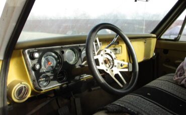 Chevy-c-20-1968-custom-10