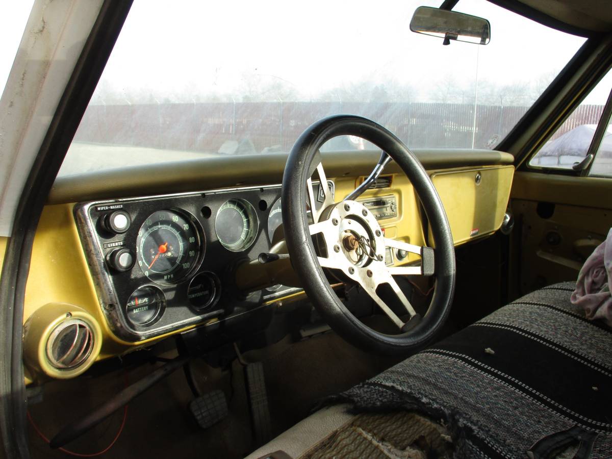 Chevy-c-20-1968-custom-10