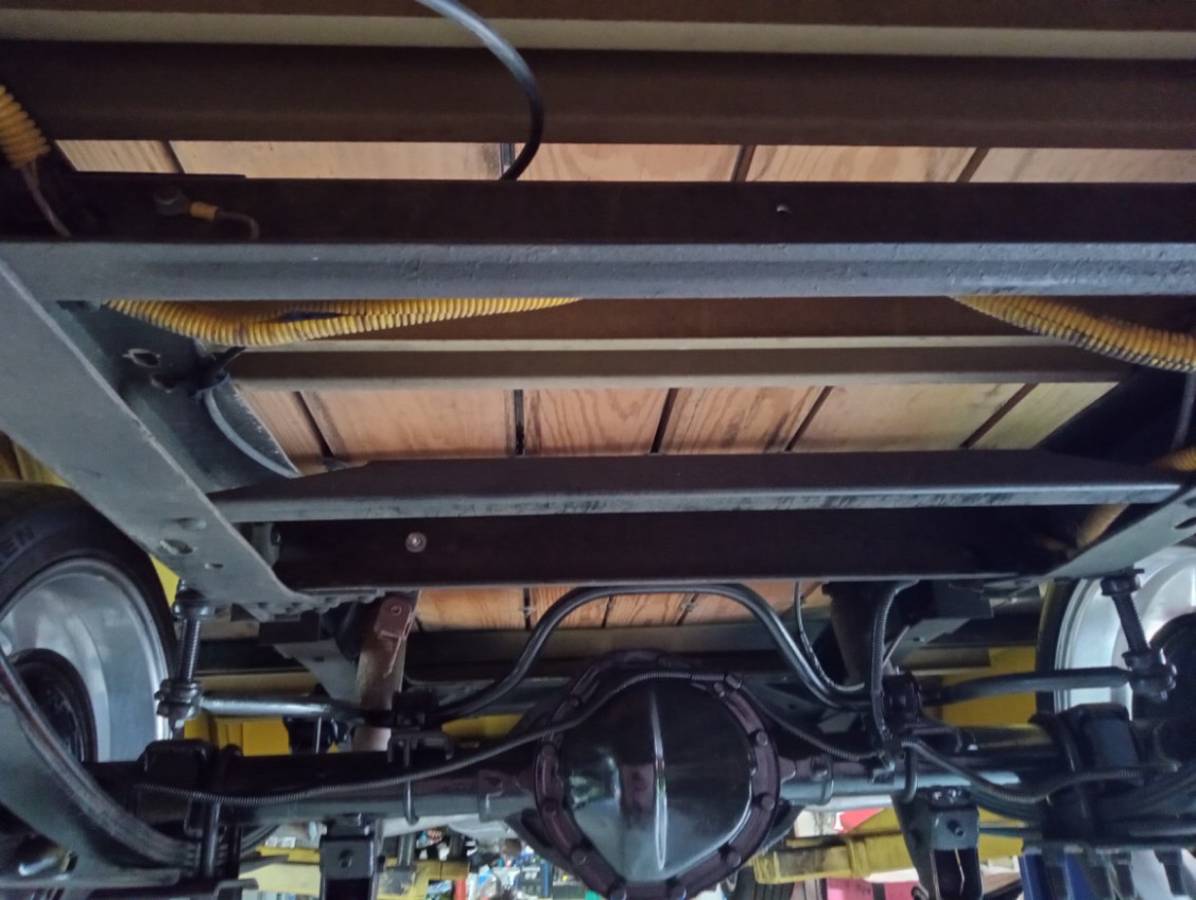 Chevy-c10-1971-custom-18