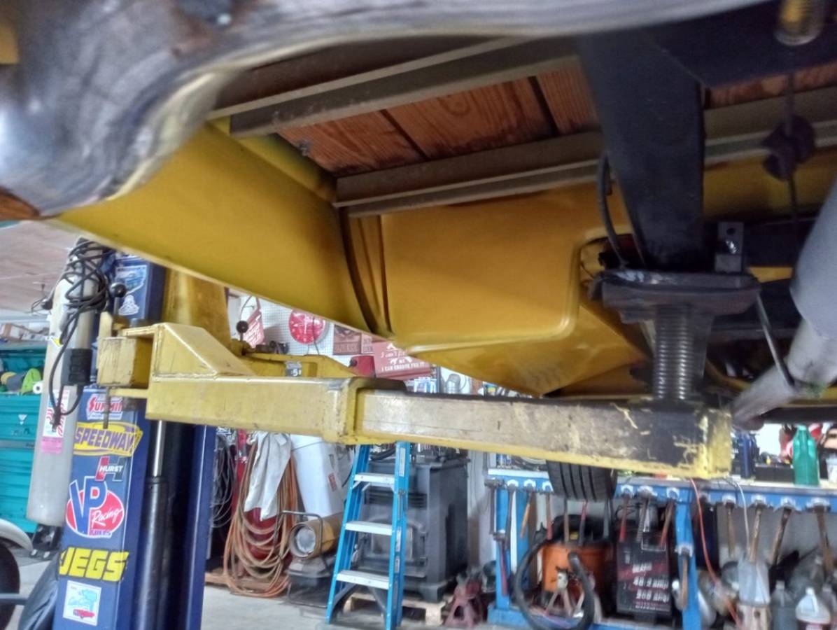 Chevy-c10-1971-custom-20