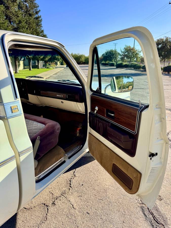 Chevy-c10-1975-white-5