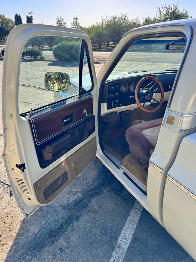 Chevy-c10-1975-white-6