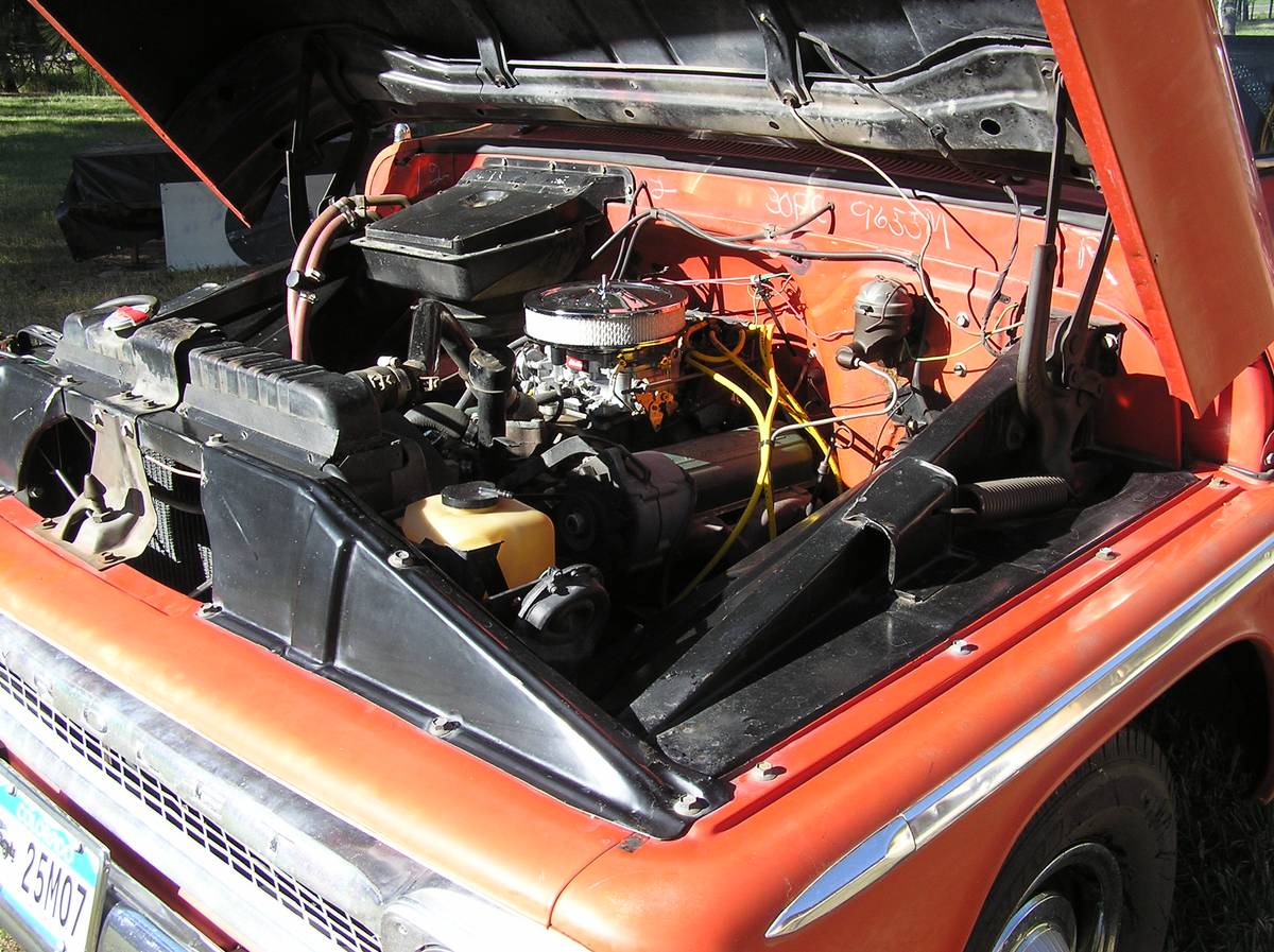 Chevy-c10-custom-1966-red-11