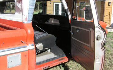 Chevy-c10-custom-1966-red-8