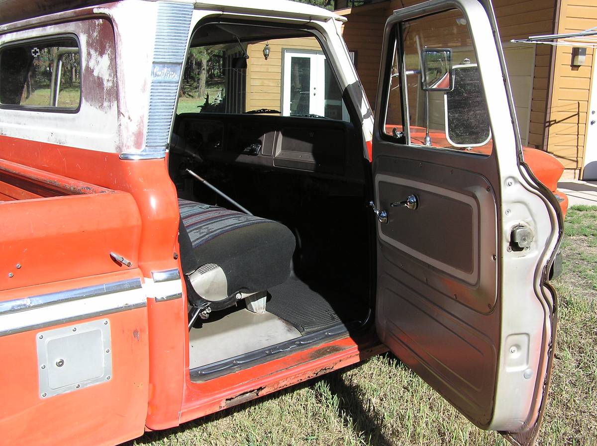 Chevy-c10-custom-1966-red-8