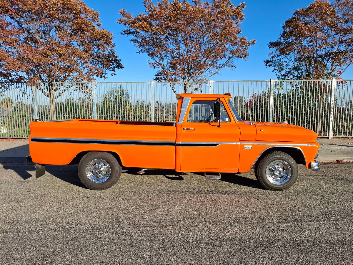 Chevy-c10-long-bed-truck-1966-orange-4