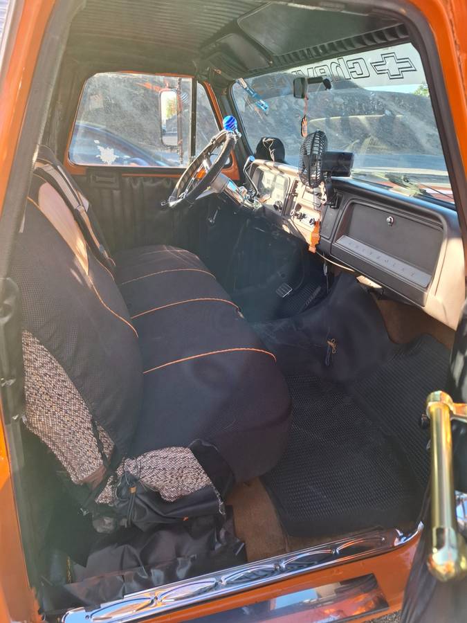 Chevy-c10-long-bed-truck-1966-orange-8